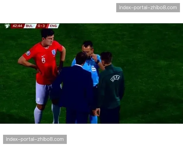 法甲纪律委员会就朗斯球迷投掷杂物事件展开调查,俱乐部面临空场风险。