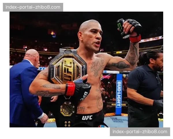 UFC 302主赛战报:佩雷拉首回合KO普洛哈兹卡,成功卫冕轻重量级金腰带 UFC 302主赛战报:佩雷拉首回合KO普洛哈兹卡,成功卫冕轻重量级金腰带